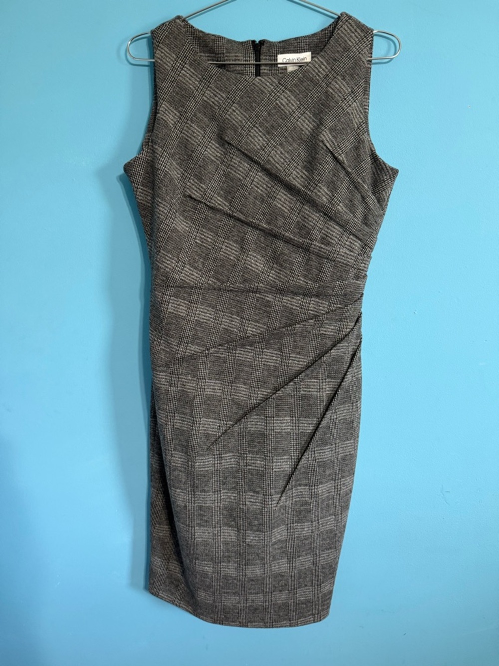 Calvin Klein Grey Glen Plaid Sleeveless Sheath Dress Side Sunburst Pleating Sz 8 - Picture 3 of 11